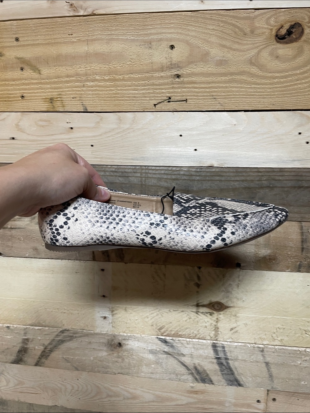 Time and Tru size 9 Beige and Black Snake-Print Pointed Flats - Picture 8 of 9